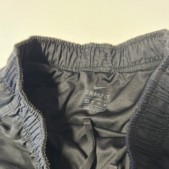 Nike Black Athletic Shorts Lightweight Training Essential - Picture 2 of 8